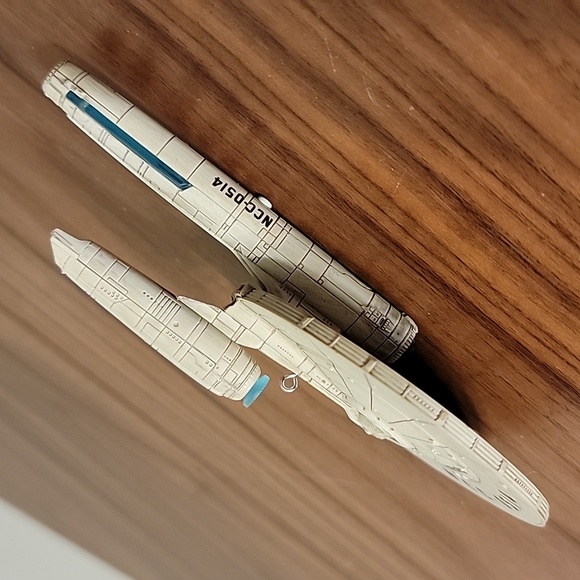 Hallmark Keepsake Ornament Star Trek U.S.S. Kelvin 2013 Magic Light - Picture 3 of 14